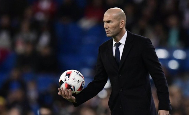 رسميا.. ريال مدريد يعلن عن رحيل مدربه الفرنسي زين الدين زيدان