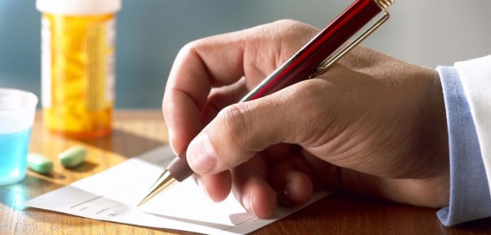 قانون جديد يلزم الأطباء المغاربة بتحسين خطهم عند كتابة وصفات الأدوية