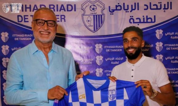 نادي اتحاد طنجة يتعاقد مع حمادة العشير ويجدد عقد توفيق إجروتن