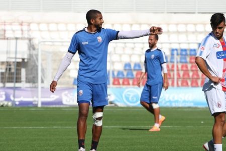 المغرب التطواني يجدد عقد وسط الميدان عادل الحسناوي