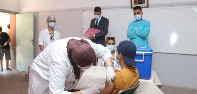 تعبئة خمسة مراكز جديدة لتلقيح التلميذات والتلاميذ ضد كوفيد -19 بإقليم الحسيمة