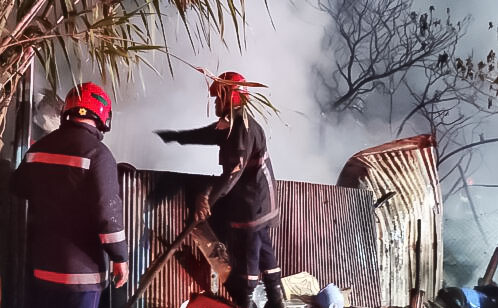 حريق مهول يأتي على عدد من ” البراريك” بحي درادب بطنجة