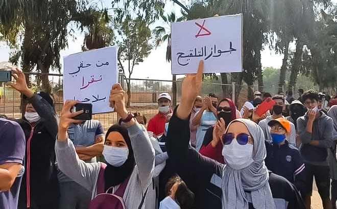 دعوات فايسبوكية مجهولة تطالب المغاربة بالاحتجاج على جواز التلقيح