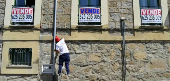 سكان سبتة ومليلية المحتلتين يعرضون منازلهم للبيع بسبب الأزمة الإقتصادية