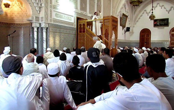 الأوقاف تنفق مليار و93 مليون درهم سنويا على الأئمة والخطباء والقيمين الدينيين