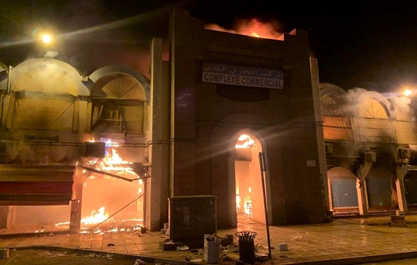 حريق مهول يأتي على 22 محلا بالمركب التجاري البلدي بالناظور