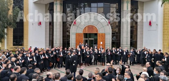 محامو طنجة يعلقون احتجاجاتهم ضد قرار فرض جواز التلقيح