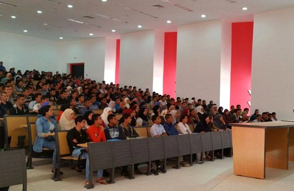 الوزارة تدعو الجامعات إلى الاستعداد للتعليم عن بعد تحسبا لأي انتكاسة وبائية