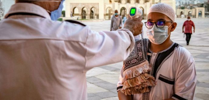 تفشي “أوميكرون” يعيد تشديد التدابير الاحترازية للمساجد المغربية