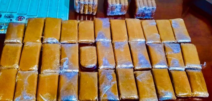 أمن طنجة يطيح بمروج لمخدر الشيرا بحومة “الحداد” وبحوزته أزيد من 4 كلغ