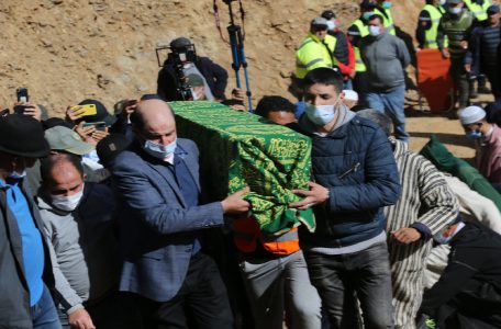 مئات المواطنين يشيعون جثمان الطفل ريان في جنازة مهيبة بقريته ضواحي شفشاون