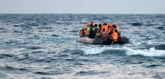 إنقاذ 47 شخصا وانتشال جثت 3 آخرين بعد انقلاب قارب معد للهجرة السرية