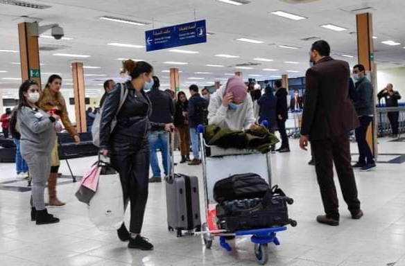 وصول طائرتين تقلان 320 مواطنا مغربيا هاربين من الحرب في أوكرانيا