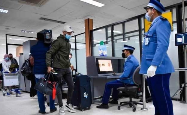 عضو باللجنة العلمية يدعو إلى تخفيف إجراءات دخول المغرب