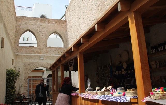 افتتاح فضاء “فندق دار الدباغ” بطنجة للمنتوجات المجالية والصناعة التقليدية