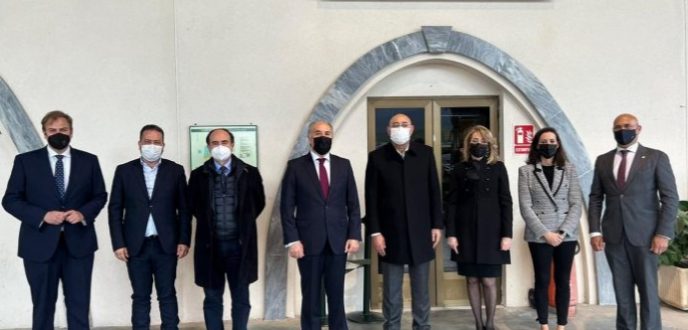 تعزيز التعاون والشراكة محور زيارة عمدة مدينة طنجة الى الجزيرة الخضراء