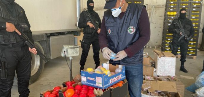 أمن طنجة يحبط عملية تهريب أزيد من 31 طن من مخدر الشيرا