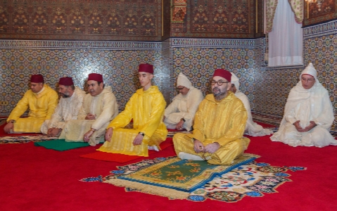 أمير المؤمنين صاحب الجلالة الملك محمد السادس يحيي ليلة القدر المباركة
