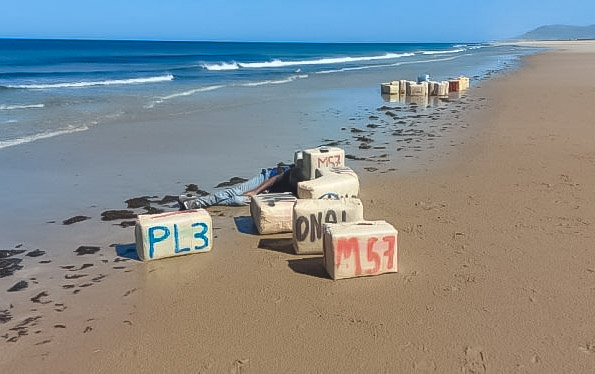 مواطنون يعثرون على كمية من المخدرات لفظتها أمواج البحر بأحد شواطئ طنجة