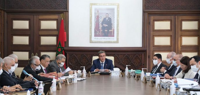 الحكومة تصادق على منح ثلاث وجبات تغذية للموضوعين تحت الحراسة النظرية