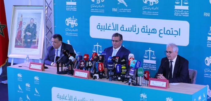 أحزاب الأغلبية تستحضر صعوبة السياق الدولي وتشيد برؤية الحكومة الإصلاحية