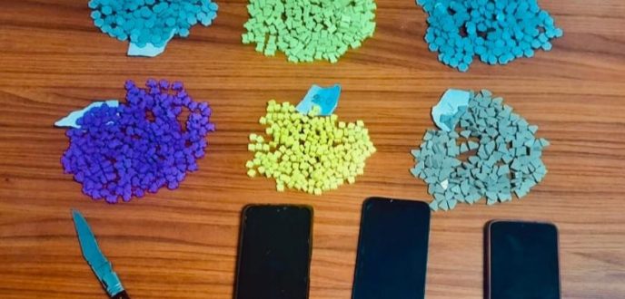 إيقاف ثلاثة أشخاص متلبسين بحيازة حوالي 1200 قرصا من “الاكستازي” بطنجة
