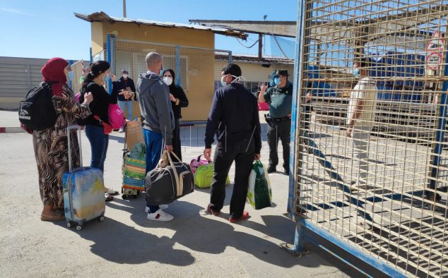 5400 من العمال المغاربة في سبتة ومليلية يطالبون بتسوية أوضاعهم