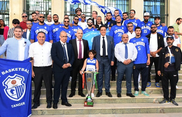 رئيس مجلس الجهة يحتفي بفوز اتحاد طنجة بكأس العرش لكرة السلة