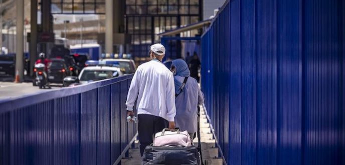 السلطات الإسبانية تمنع العمال المغاربة من المبيت بسبتة المحتلة