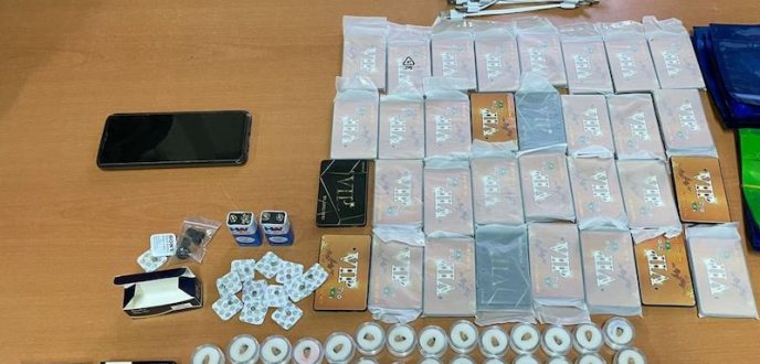 إيقاف 3 أشخاص بحوزتهم أجهزة إلكترونية تستعمل في الغش المدرسي بالقصر الكبير