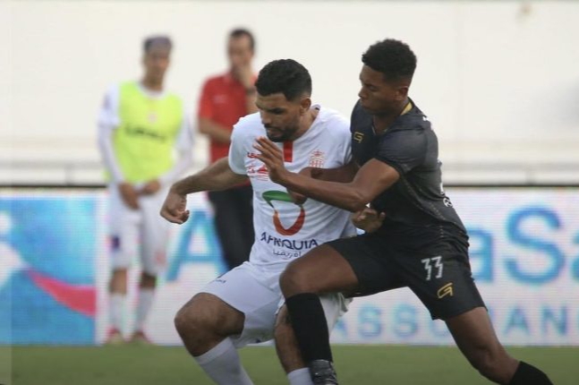 اتحاد طنجة والوداد البيضاوي يكتفيان بالتعادل السلبي في مباراة متكافئة