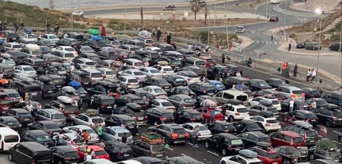 السلطات المغربية بمعبر سبتة تُسرع إجراءات عبور الجالية لتفادي “الازدحام”