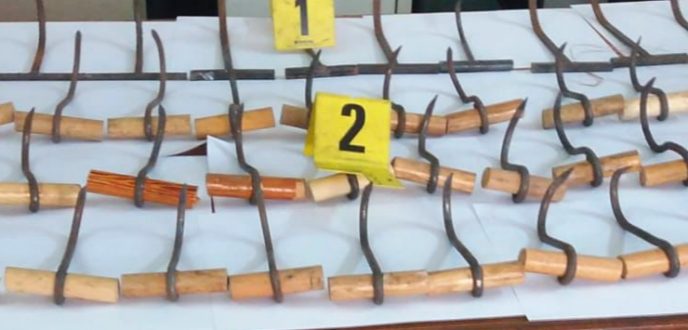 أمن طنجة يحجز أدوات حديدية يشتبه في استخدامها في التسلق والاقتحام