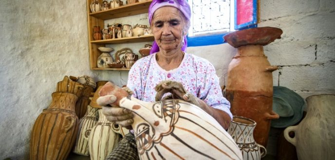 “الإيسيسكو” تسجل الجلابة الوزانية والفخار النسائي الريفي كتراث مغربي خالص