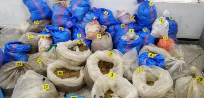 الأمن يسقط شبكة إجرامية دولية ويحجز طن و350 كيلوغراما من الحشيش بتطوان