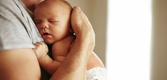 الحكومة تشرع في اعتماد عطلة الأبوة للموظفين ابتداء من هذا الشهر