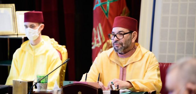 جلالة الملك محمد السادس وولي العهد يحضران في القمة العربية بالجزائر