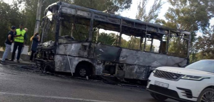 احتراق حافلة لنقل العمومي يحدث هلعا وسط مدينة طنجة