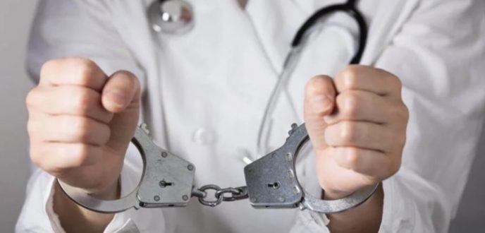 ايقاف طبيبين بمستشفيات عمومية يصدران شواهد طبية “كاذبة” لفائدة متقاضين