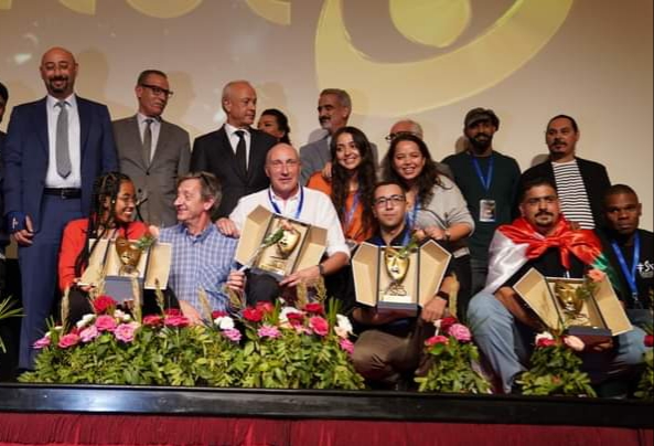 مسرحية “غشية ” تتوج بالجائزة الكبرى للمهرجان الدولي للمسرح الجامعي بطنجة