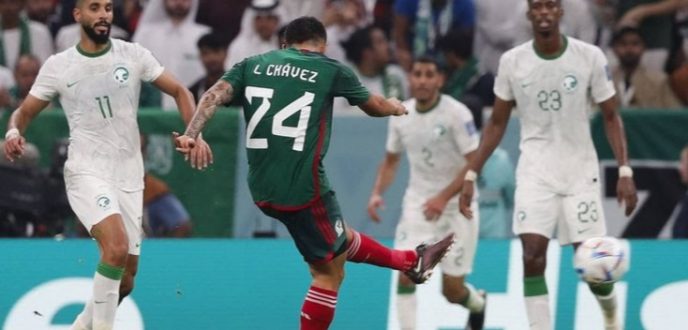 منتخب السعودية يغادر كأس العالم وبولندا ترافق الأرجنتين إلى دور الـ16