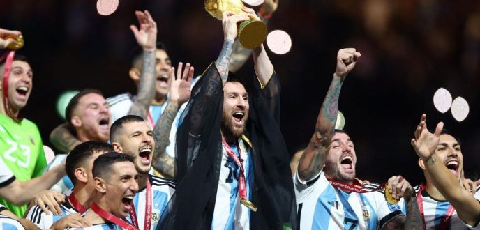 الأرجنتين تهزم فرنسا بضربات الترجيح وتفوز بكأس العالم للمرة الثالث في تاريخها