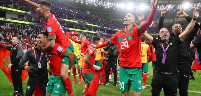 الملك محمد السادس يكرس استقبالا شعبيا كبيرا للمنتخب المغربي