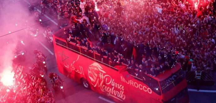مئات الآلاف يستقبلون المنتخب المغربي بعد الإنجاز التاريخي بالمونديال