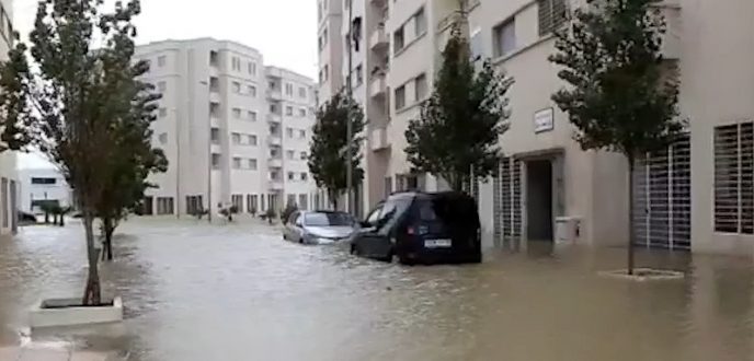 أمطار الخير تغرق شوارع مدينة طنجة وتفضح بنيتها التحتية الضعيفة