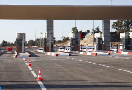 صيانة قارعة الطريق السيار على مستوى بدال مولاي بوسلهام