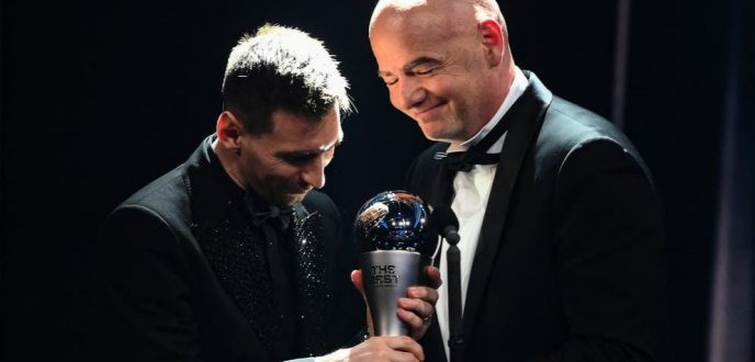 ميسي يتوج بجائزة أفضل لاعب في العالم لعام 2022