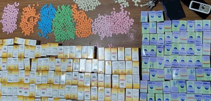 ضبط سيارة خفيفة محملة بـ8 آلاف قرص مخدر قادمة من الشمال