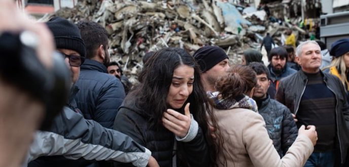 زلزال تركيا.. المغاربة يتقاسمون مشاعر الحزن والتعاطف مع أشقائهم الأتراك