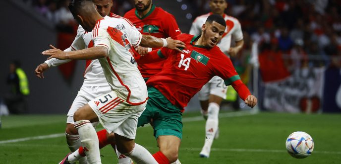 المنتخب الوطني يكتفي بالتعادل السلبي امام البيرو
